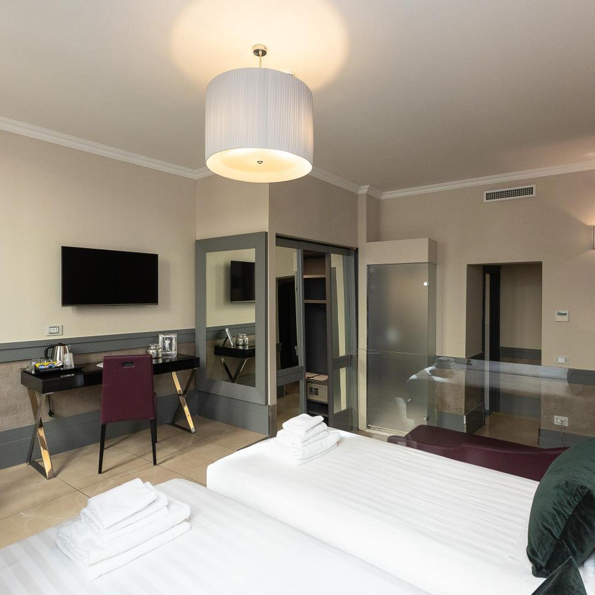Room, Triple, Bathtub, Hotel Castellino Roma 8/10