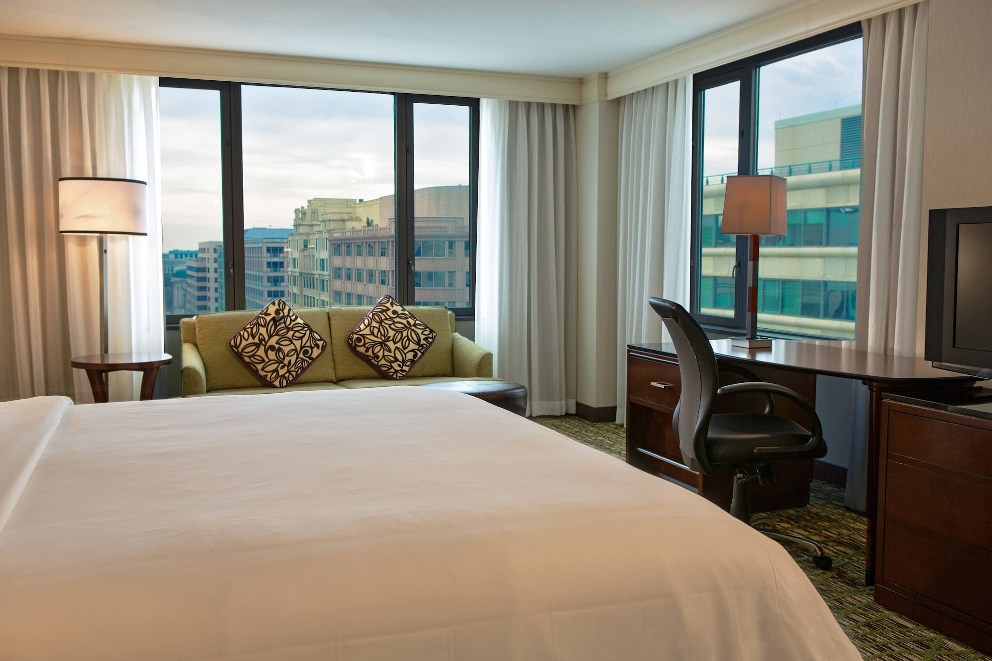 Deluxe, King Bed, Corner, Washington Marriott At Metro Center 5/9