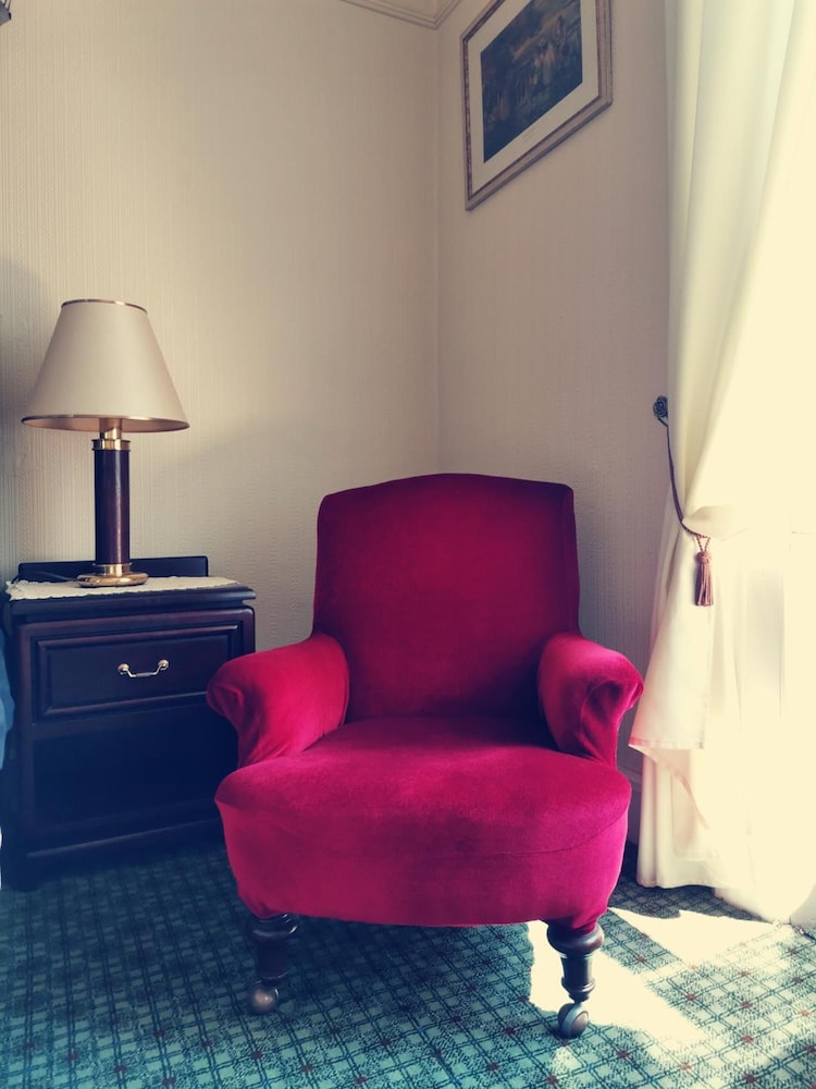Victoria Hotel 33/47