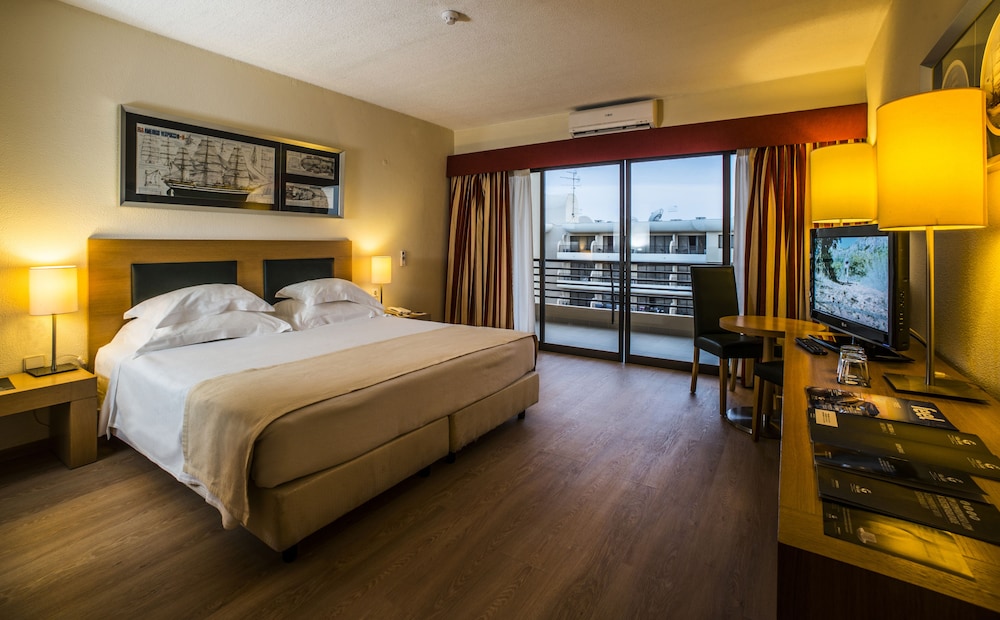 Room, Single, Twin Beds