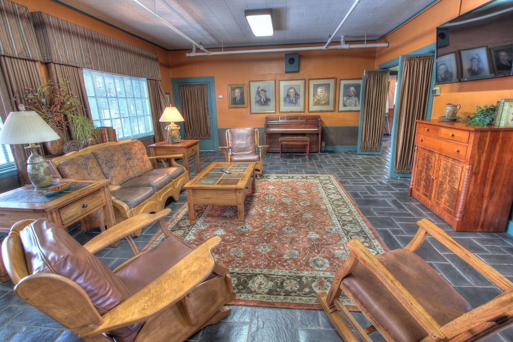 The Historic Gatlinburg Inn 51/66