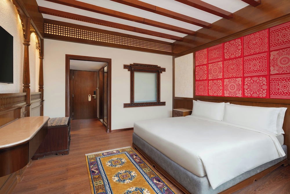 Standard, King Bed, Garden View