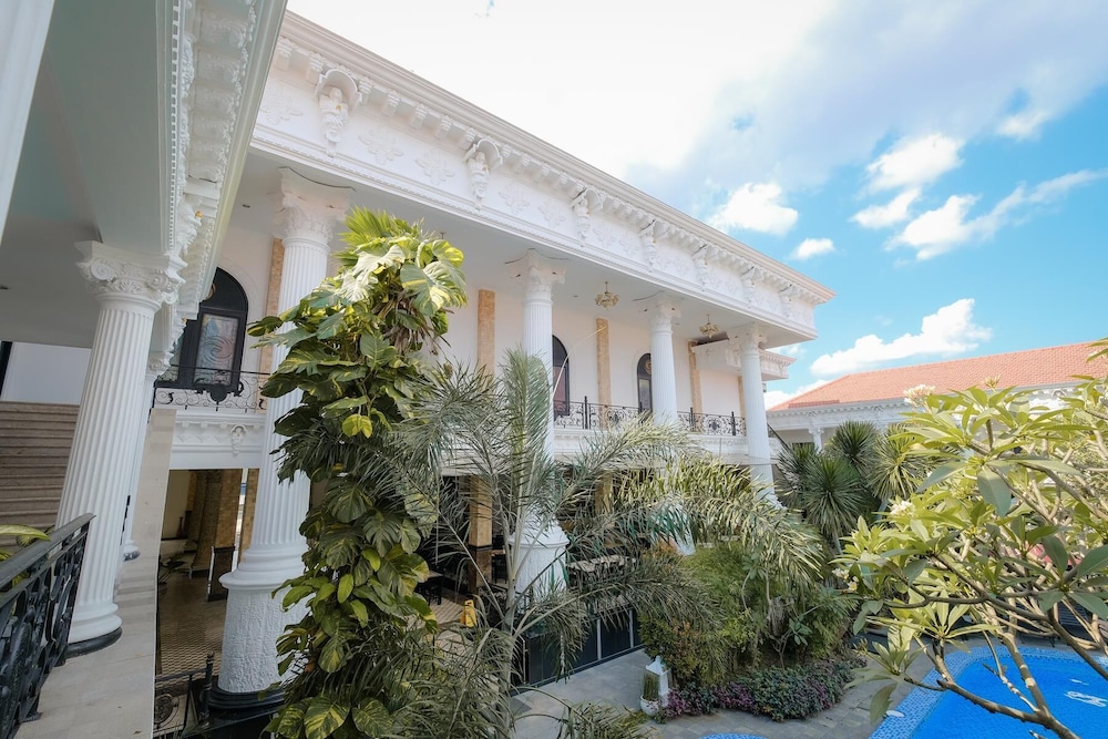 The Grand Palace Yogyakarta 4/84