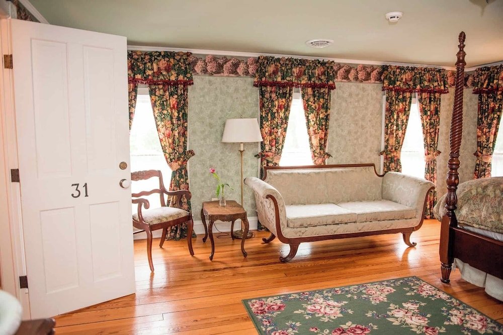 Springside Inn 28/44
