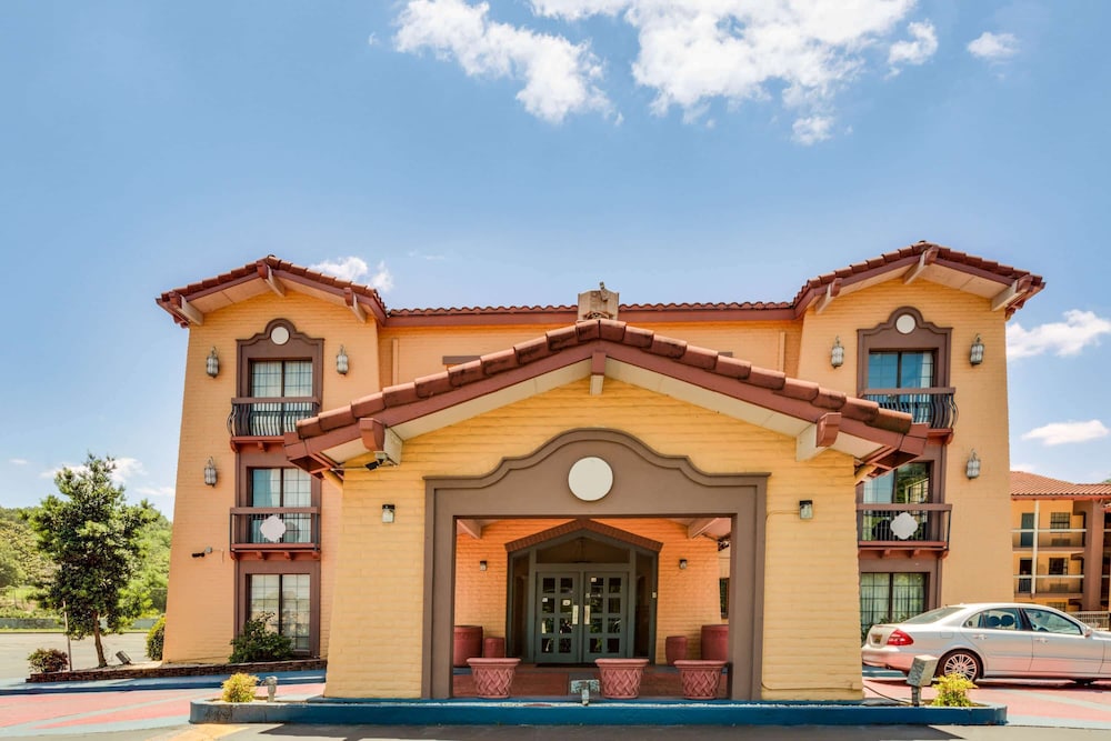 Days Inn By Wyndham Birmingham/West 1/32