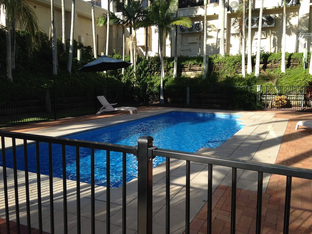 Hervey Bay Hotel and Resort 12/27