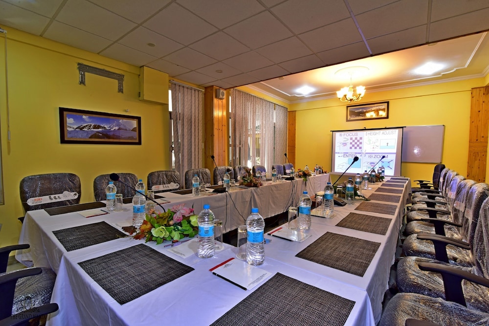 HOTEL THE GRAND MAMTA 18/23