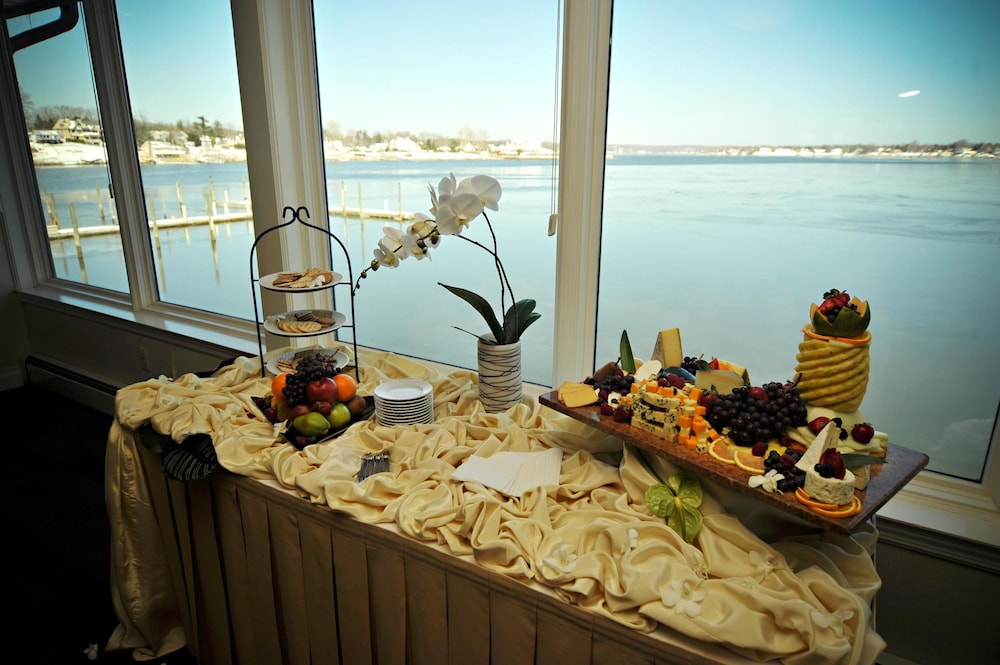The Oyster Point Hotel 28/43