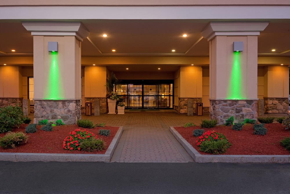 Holiday Inn Suites Boston Peabody 3/62