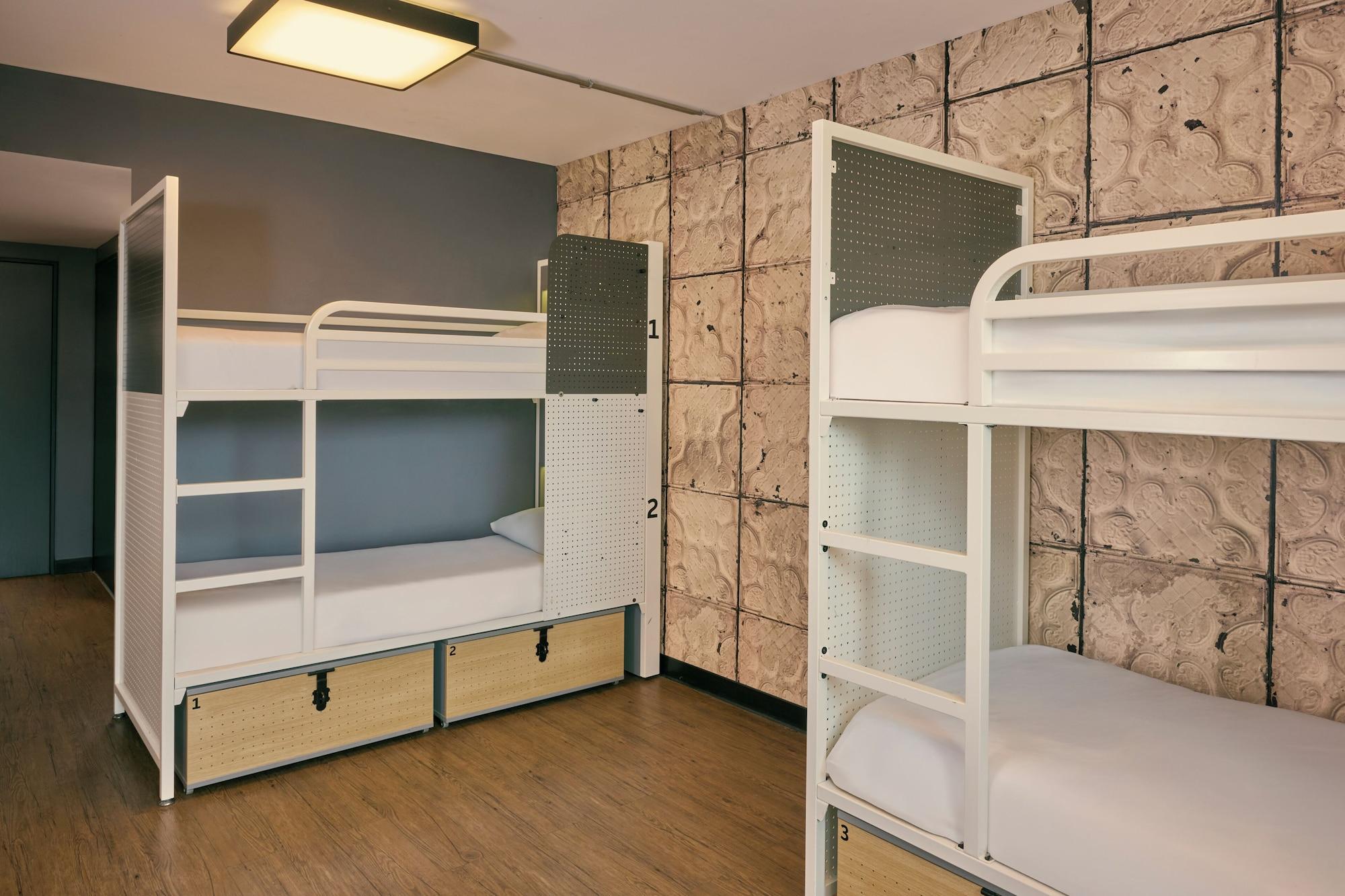 Private, 4 Beds