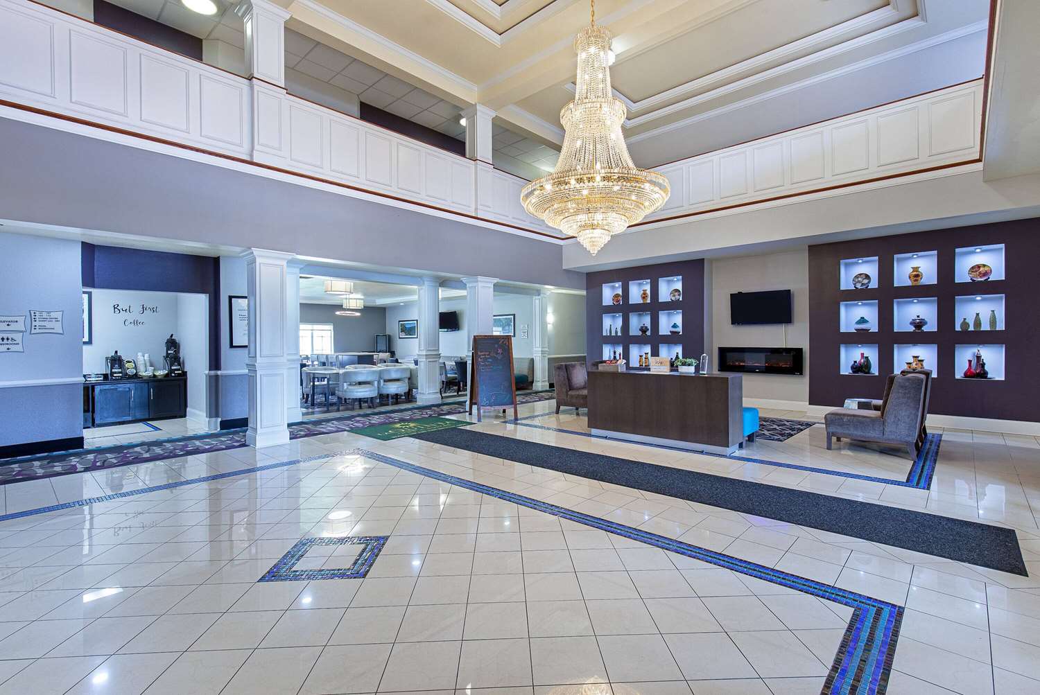 La Quinta Inn & Suites by Wyndham Bowling Green 8/51
