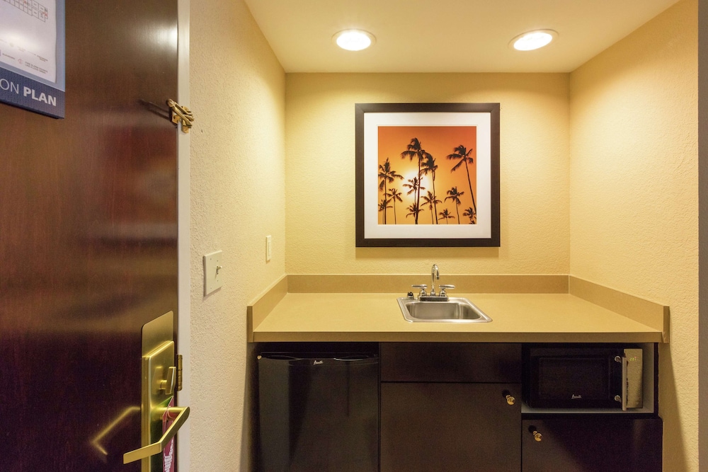 Hampton Inn And Suites Jacksonville Airport 34/42