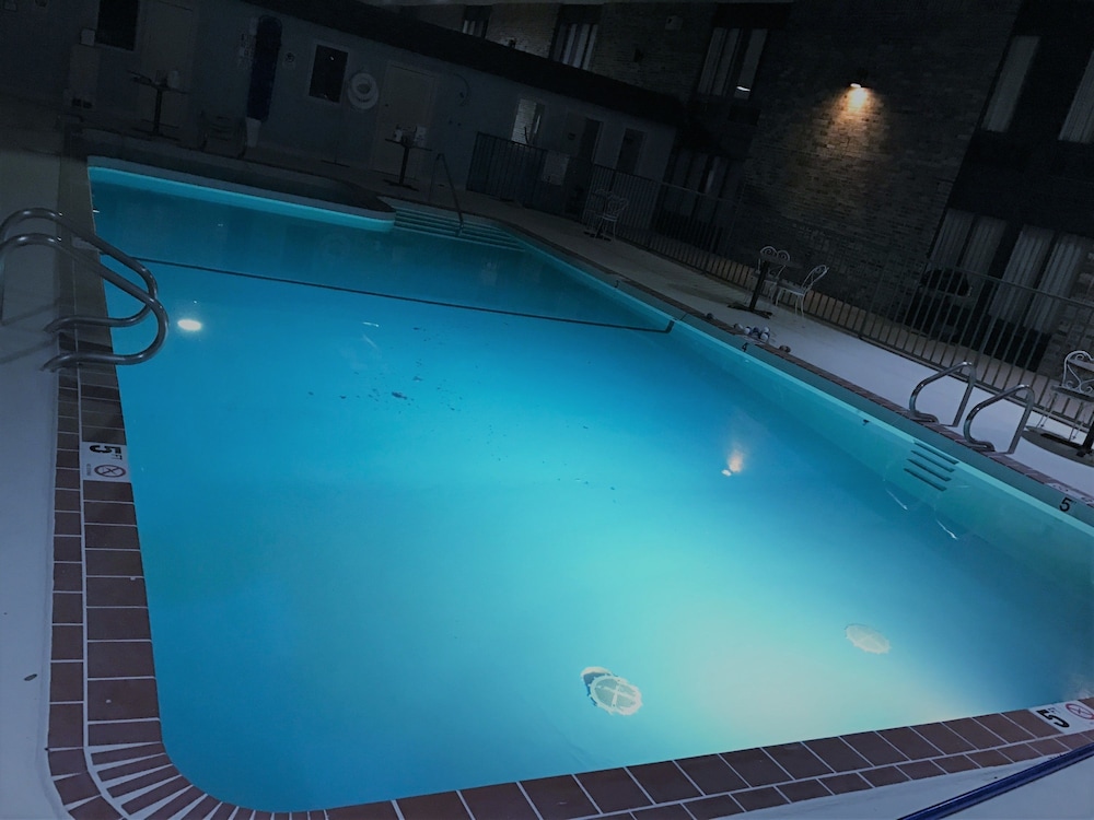 Quality Inn Houghton Lake MI image