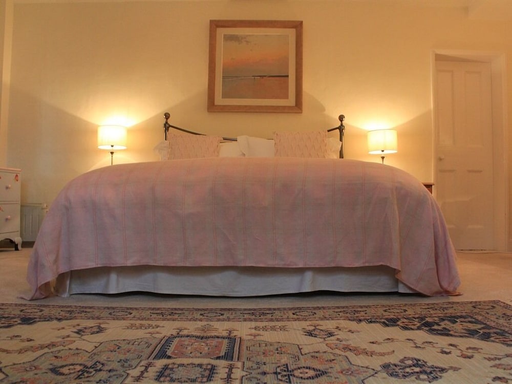 Church Farmhouse B & B 32/34