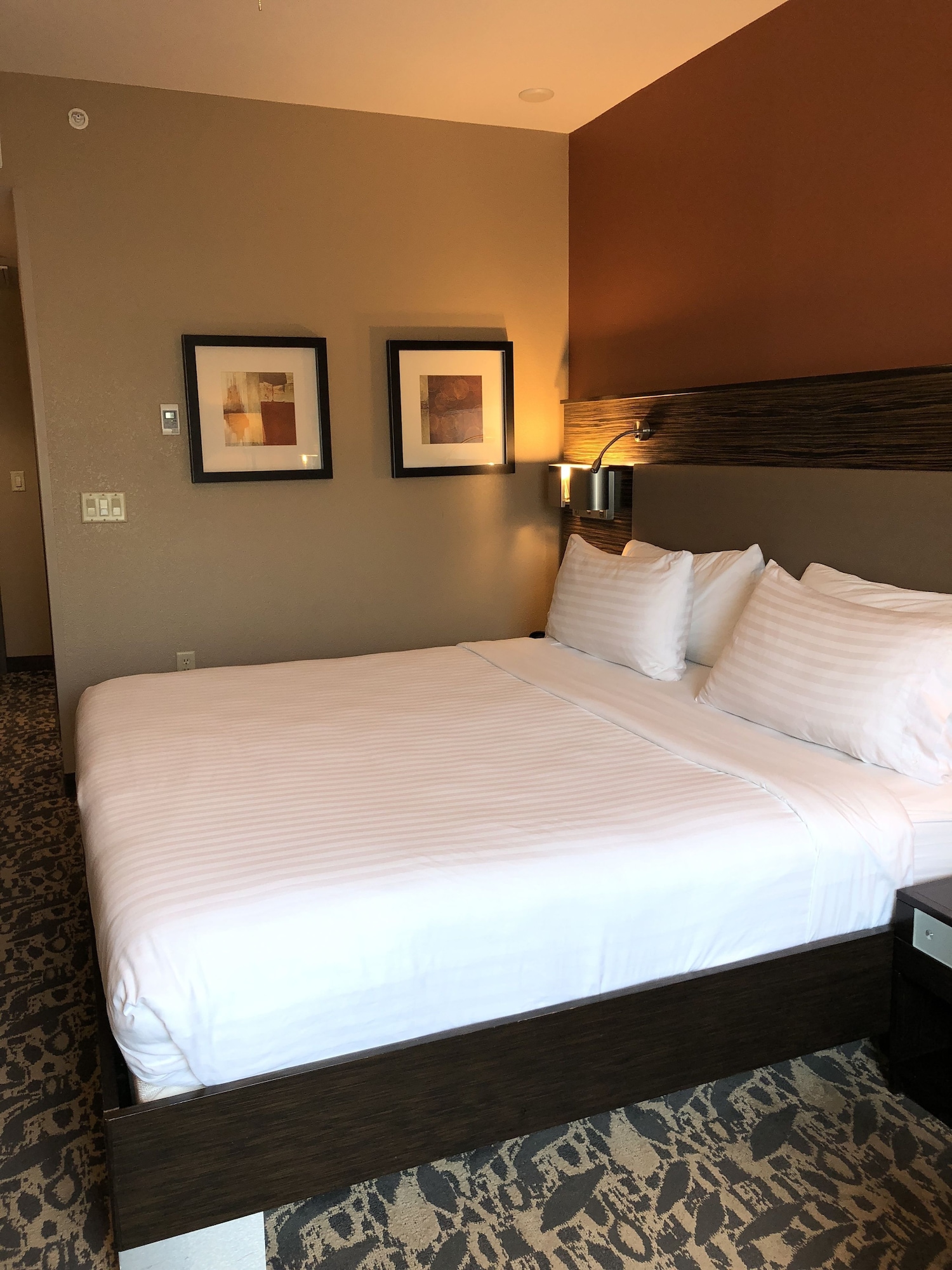 Standard, Queen Bed