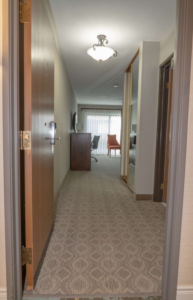 Best Western Plus Monterey Inn 21/46