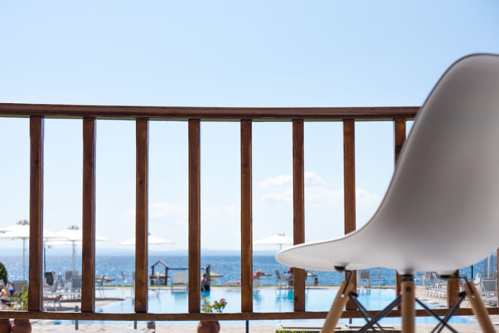 Alkinoos Beach Hotel 37/40