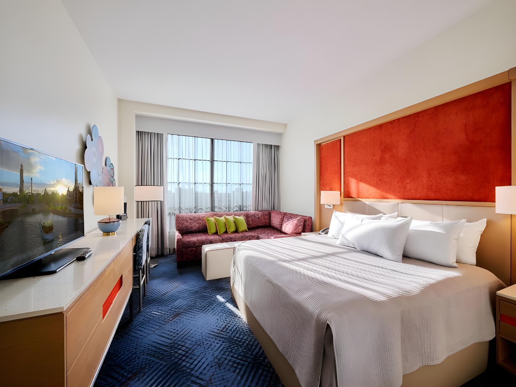 Club, Triple, King Bed