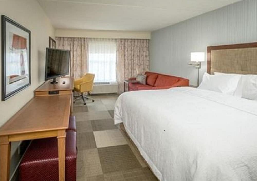 Hampton Inn Suites Lenoir Nc 28/76
