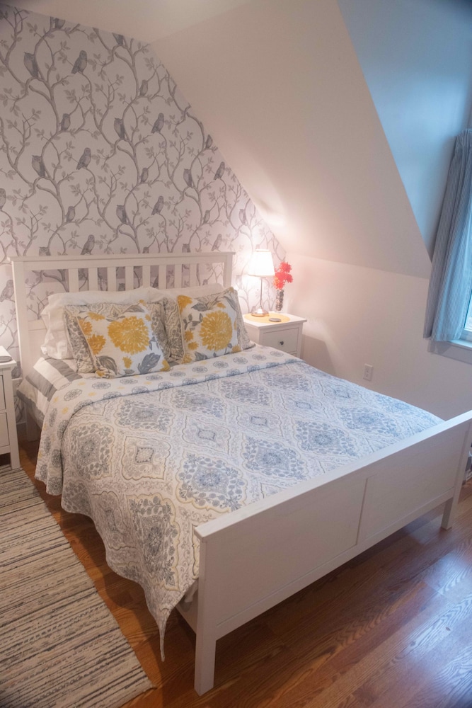 Moonshadow Bed and Breakfast 24/69