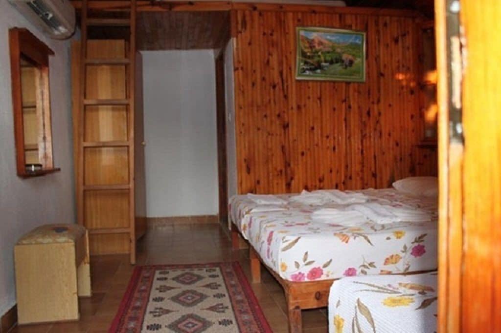 BUNGALOW, QUADRUPLE