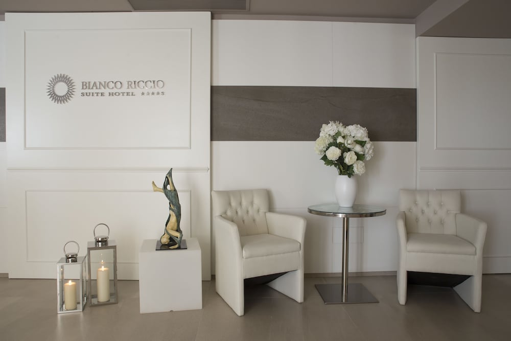 Bianco Riccio Suite Hotel 52/79