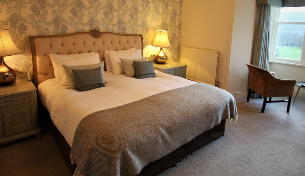 Premium, King Bed, Mountain View