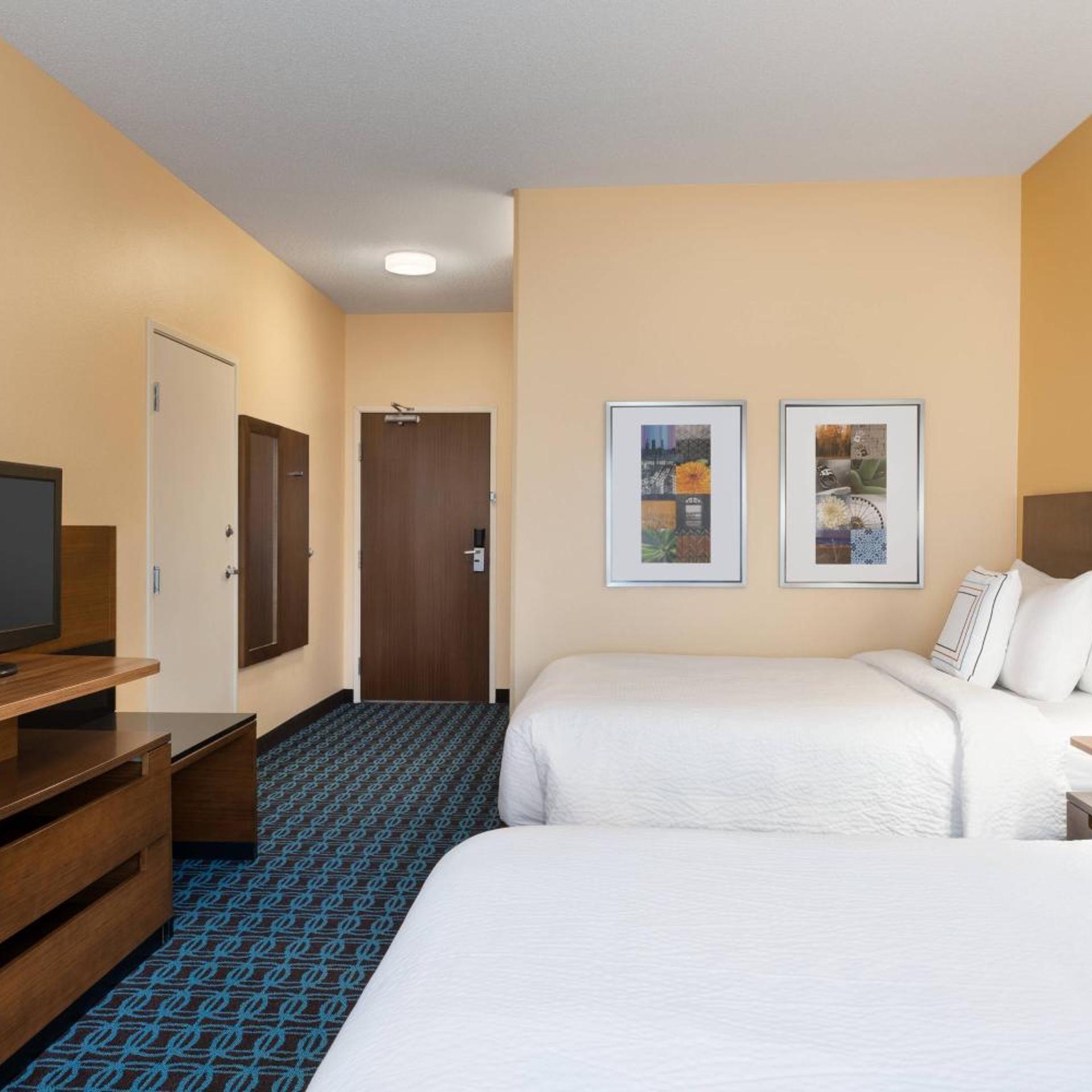 Room, 2 Queen Beds, Bathtub, Accessible