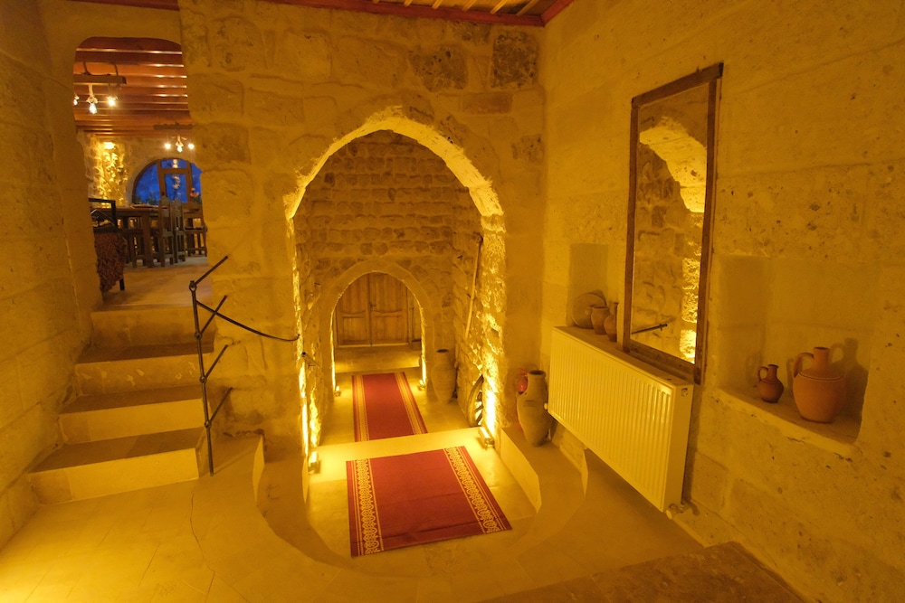 Euphoria Cave House 23/50