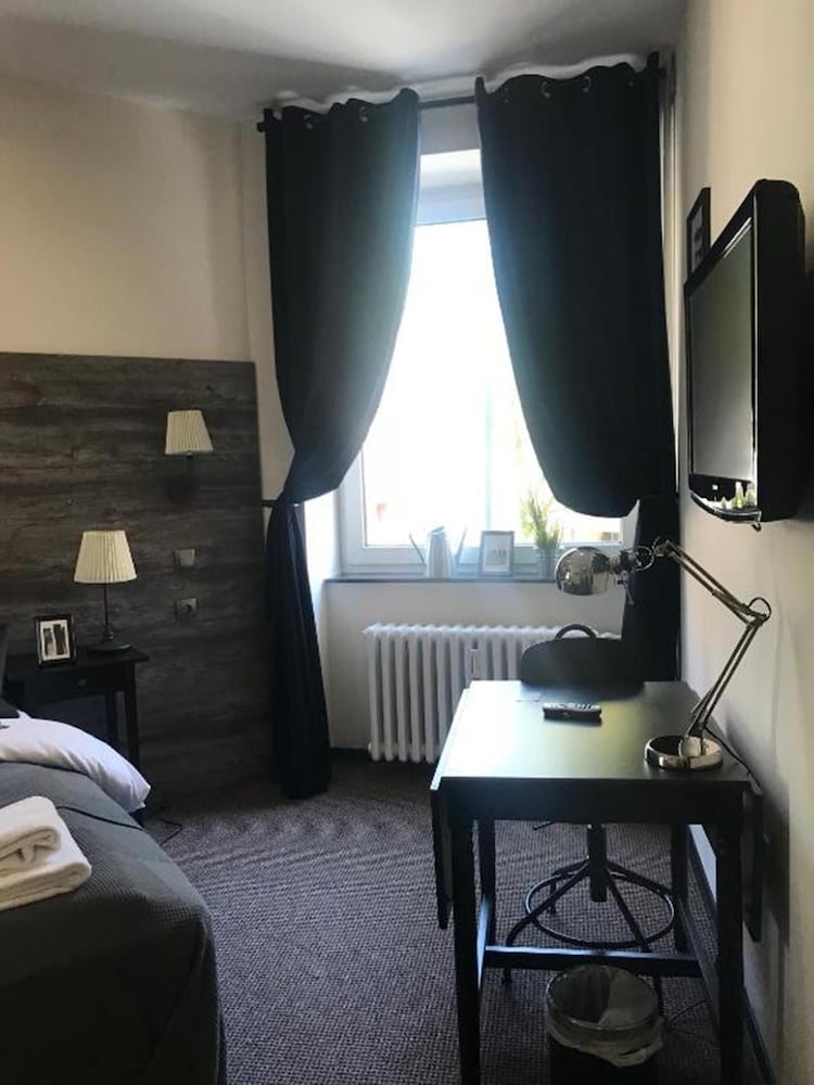 Hamburg Room 10/50