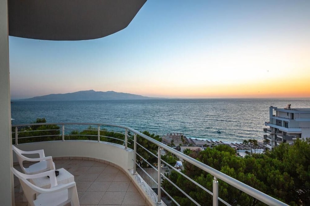 HOTEL SEASIDE SARANDA 46/52