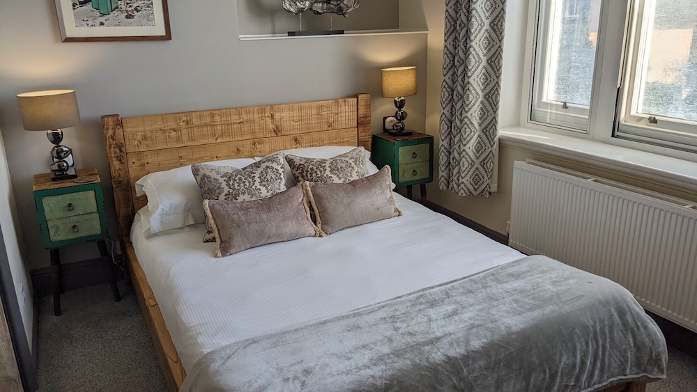 Oaklands Guest House 7/50