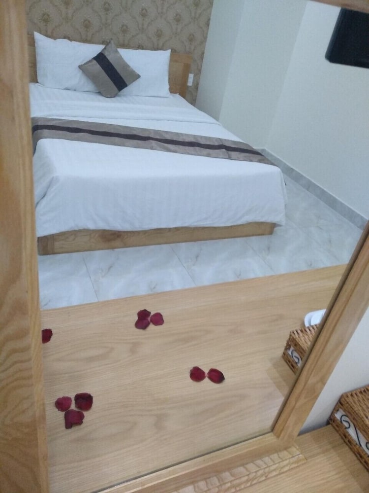 Ngoc Hanh Beach Hotel 52/75