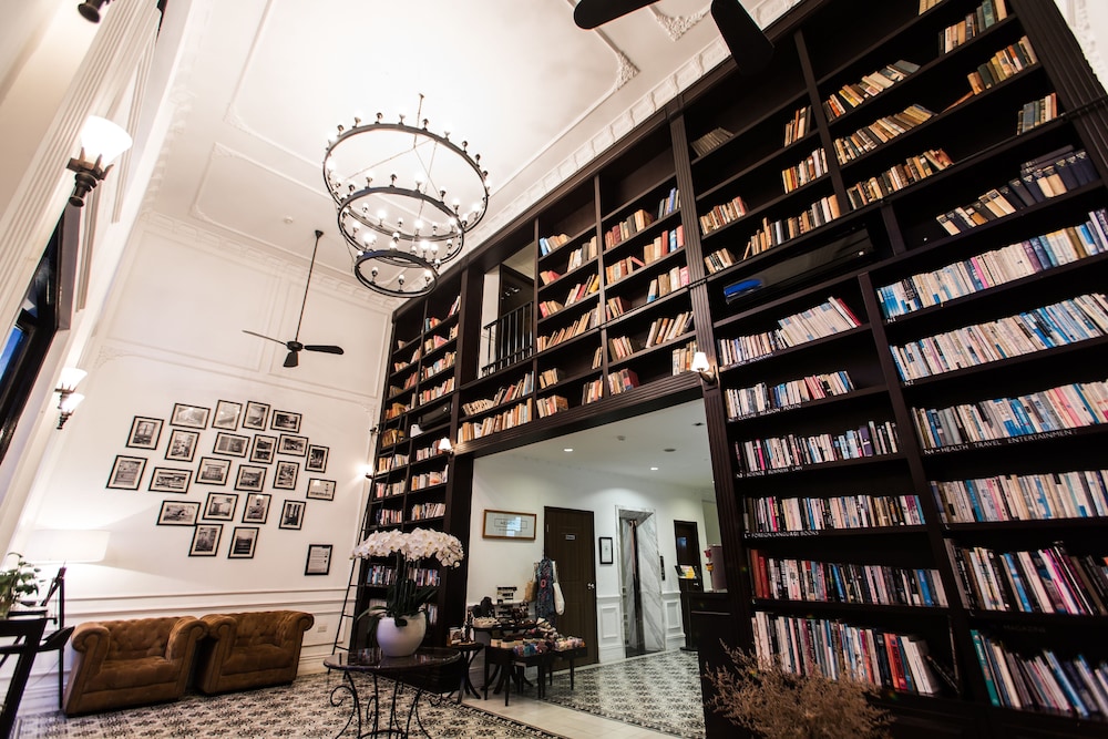 THE ALCOVE LIBRARY HOTEL 58/68