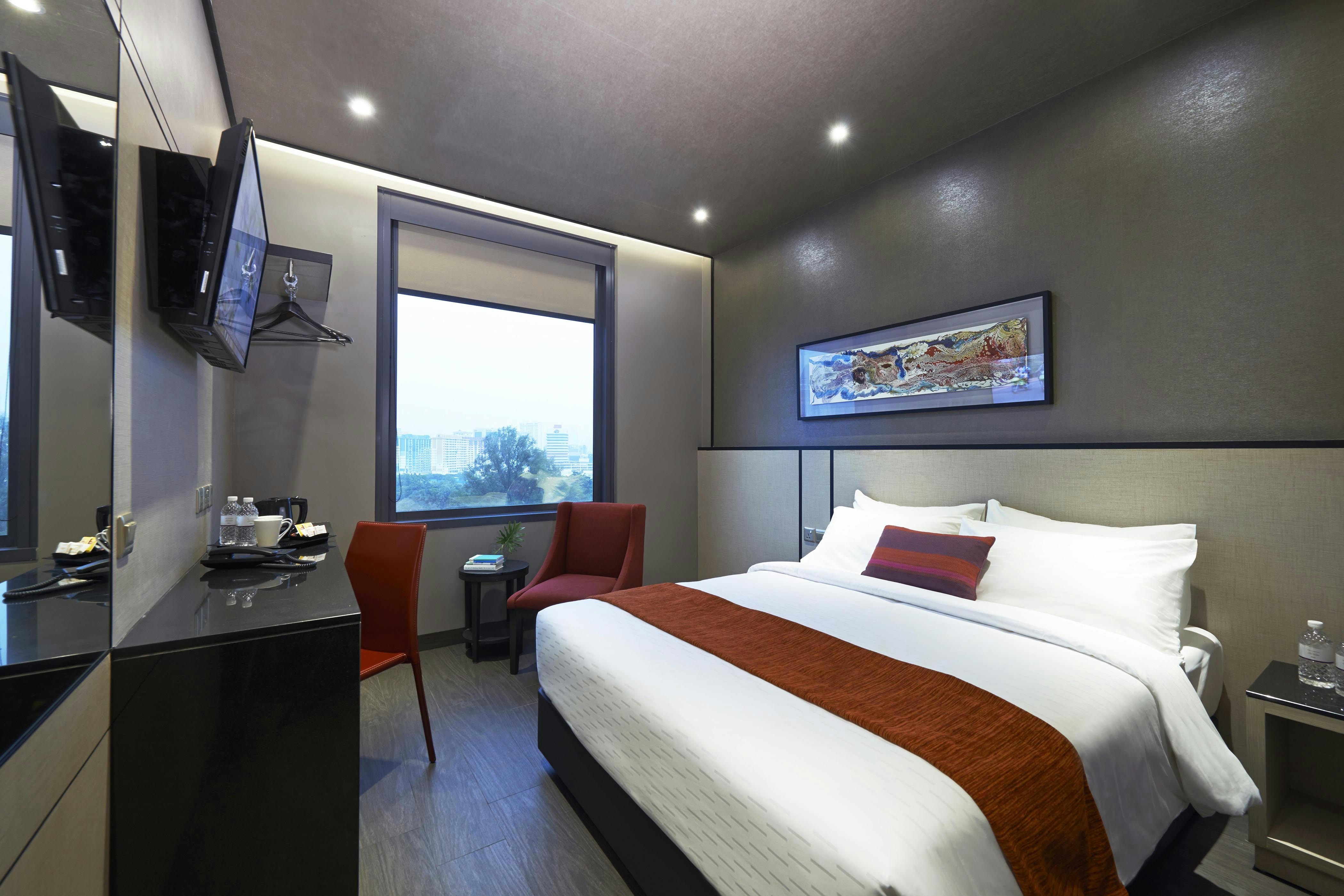 Hotel Boss 12/37
