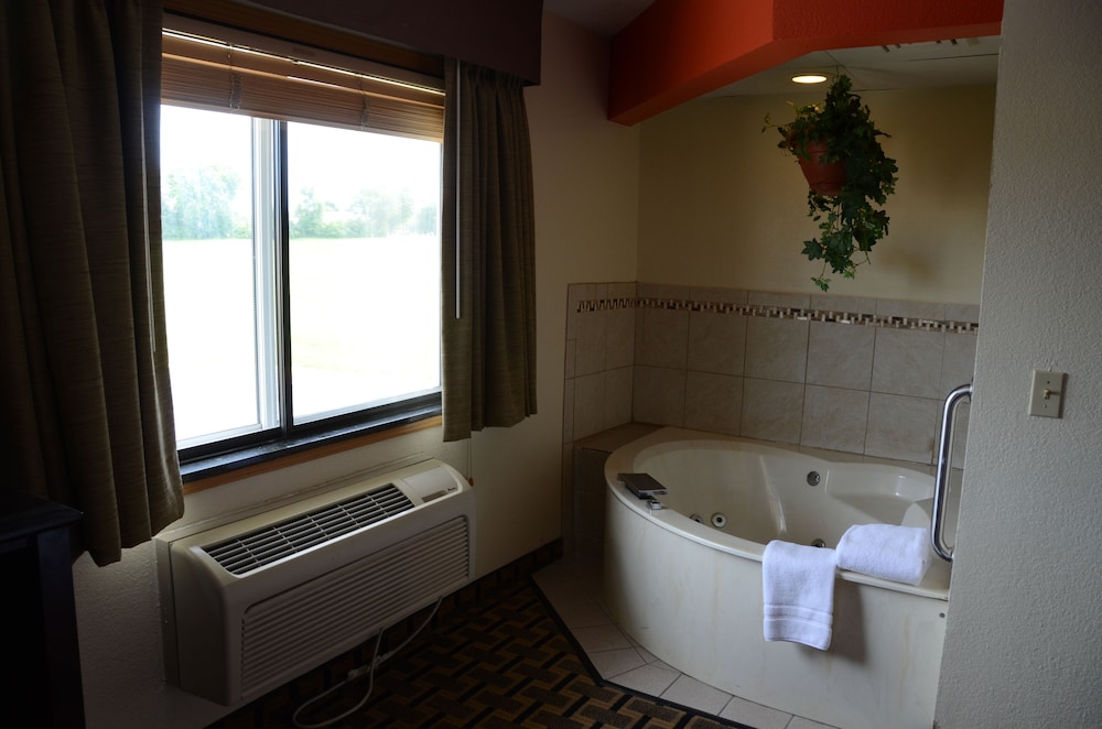 AmericInn By Wyndham West Burlington 42/45