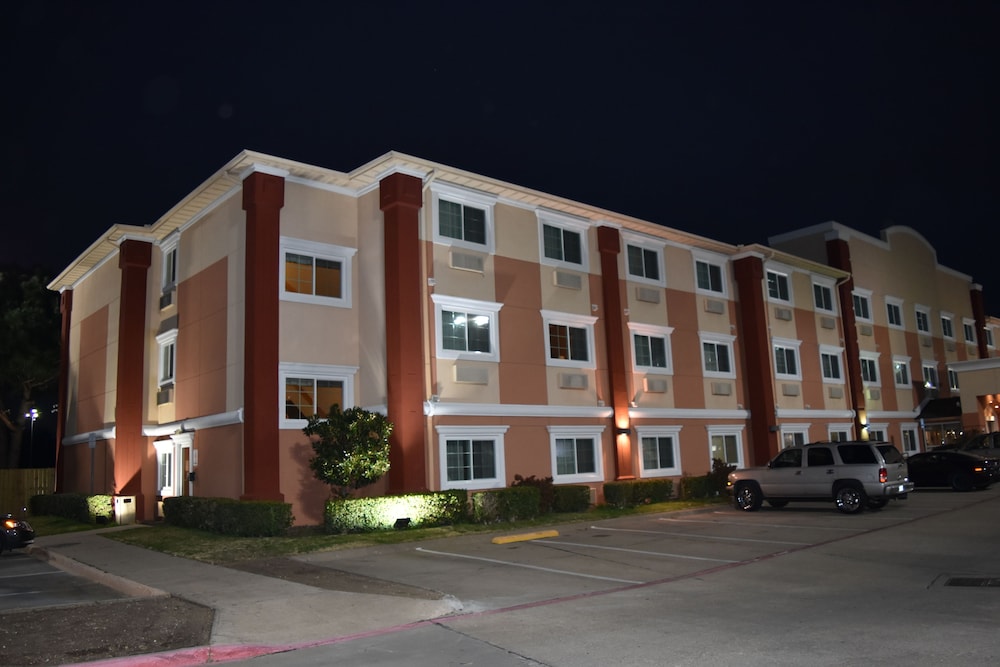 Baymont By Wyndham Dallas / Love Field 2/33