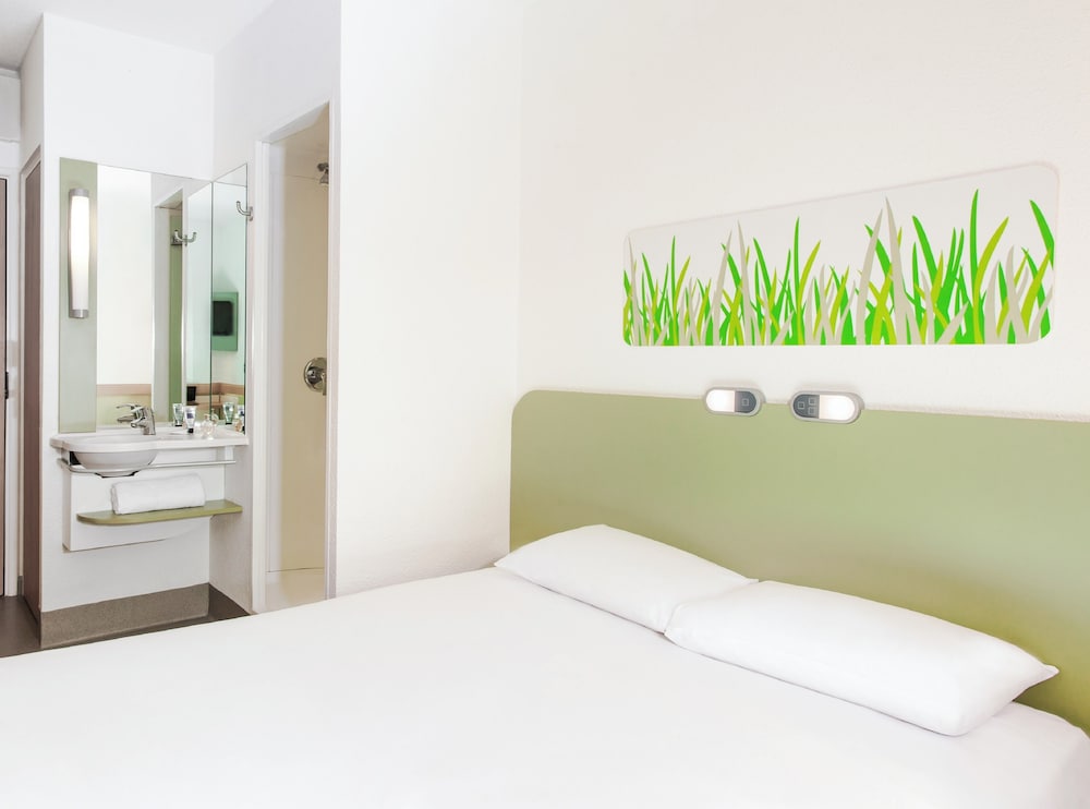 IBIS BUDGET BEACONSFIELD 7/28