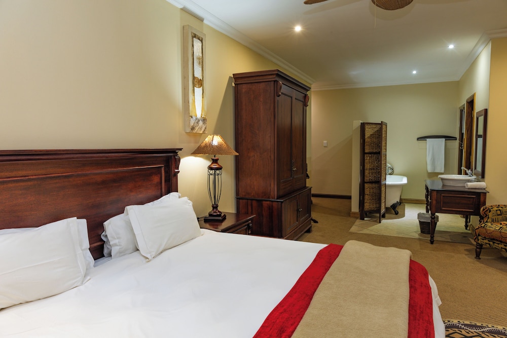 PREMIER RESORT MPONGO PRIVATE GAME RESERVE 15/50