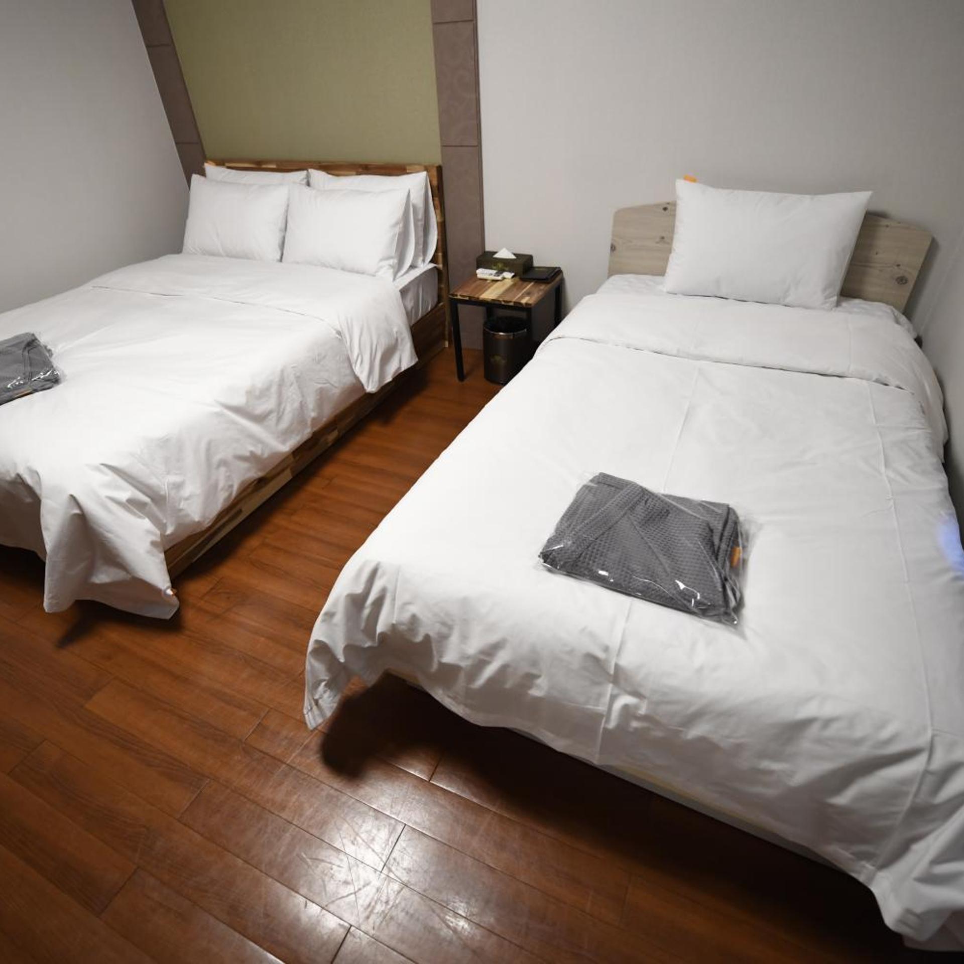 Standard, Twin Beds