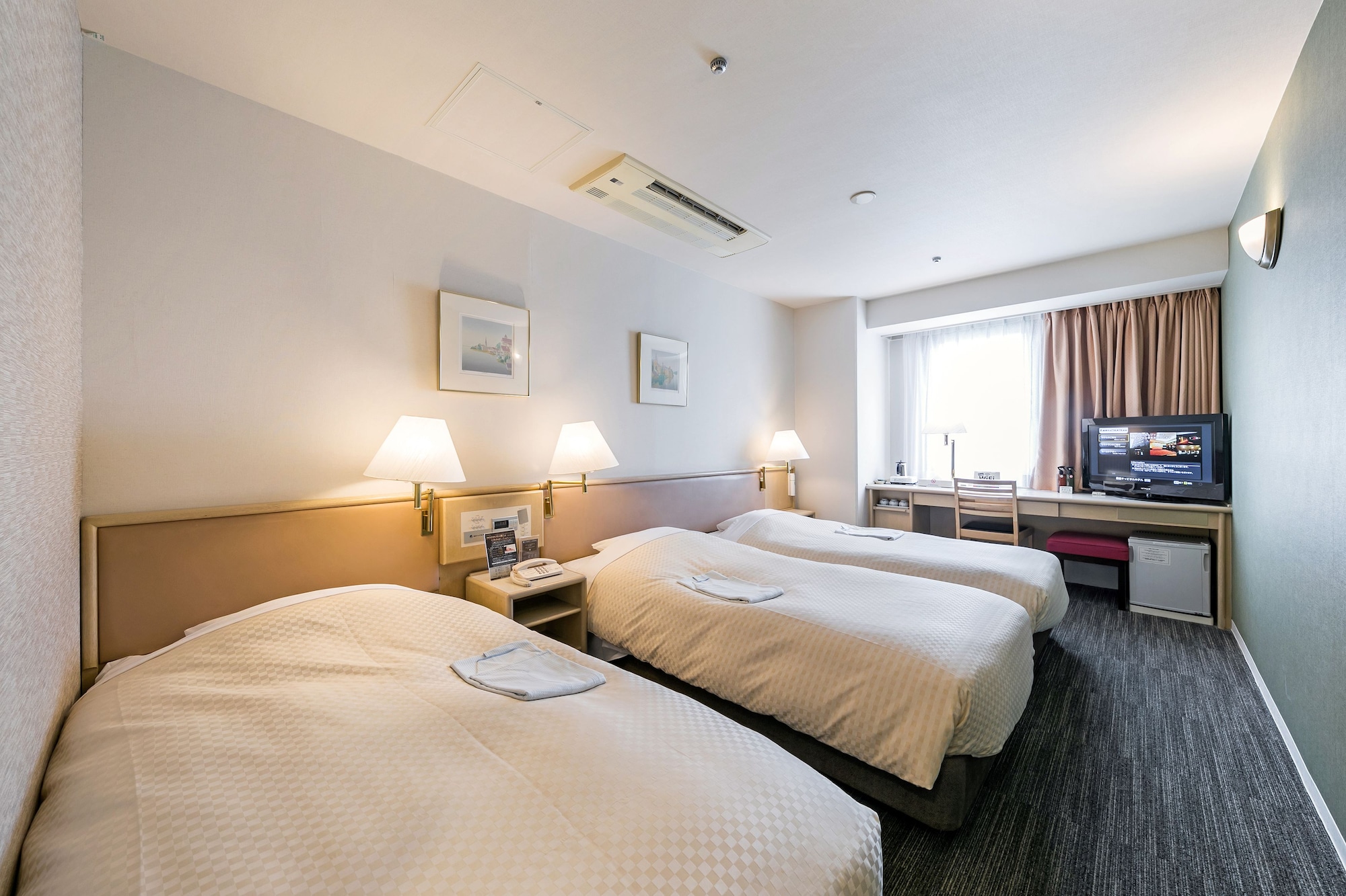 ROOM, TRIPLE