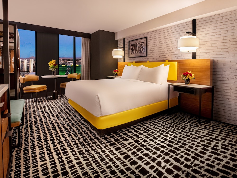 SOHO, KING BED, WITH VIEW