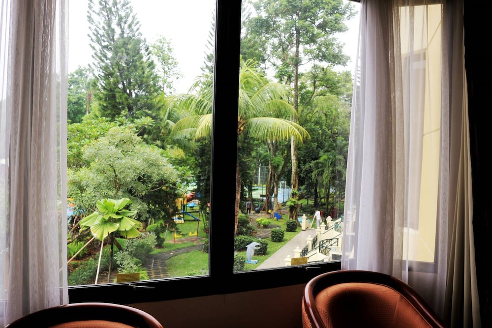 Prime Plaza Hotel Purwakarta 25/56