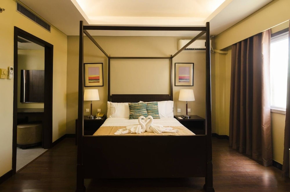 Tanza Oasis Hotel And Resort 12/50