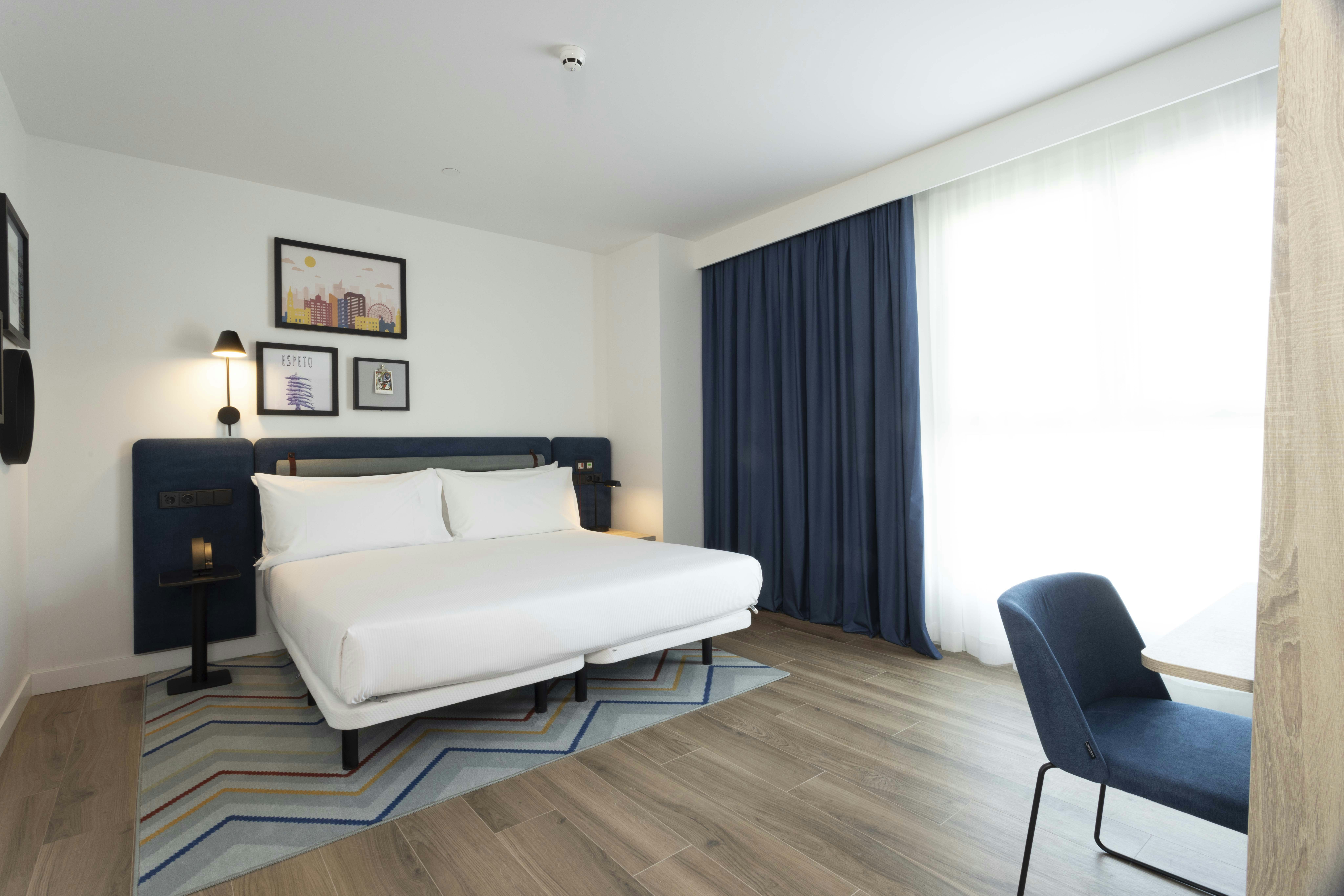 ROOM, KING BED, ACCESSIBLE