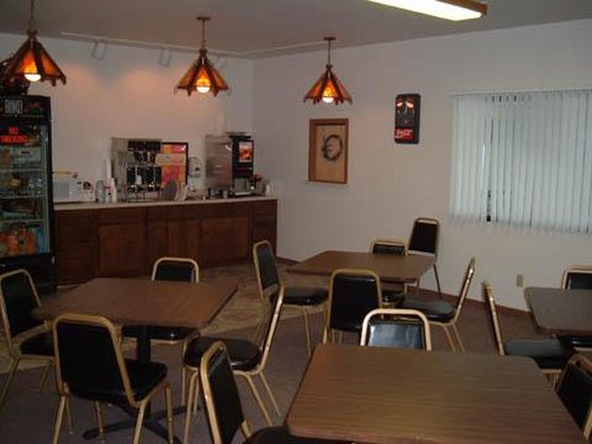 Sky Lodge Inn Suites 28/34