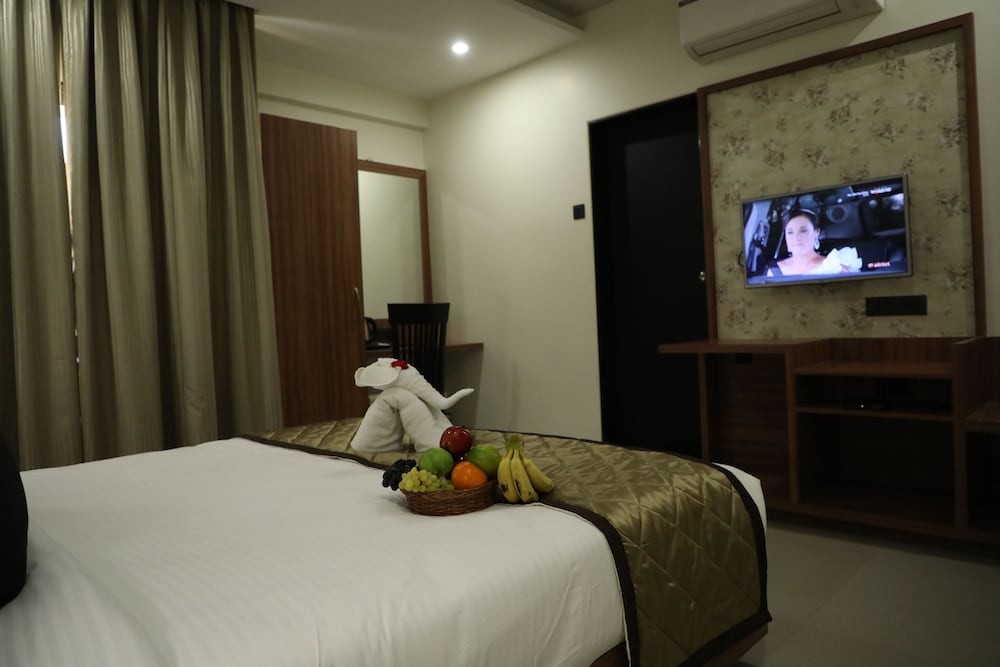 Kyriad Hotel Solapur by OTHPL 12/36
