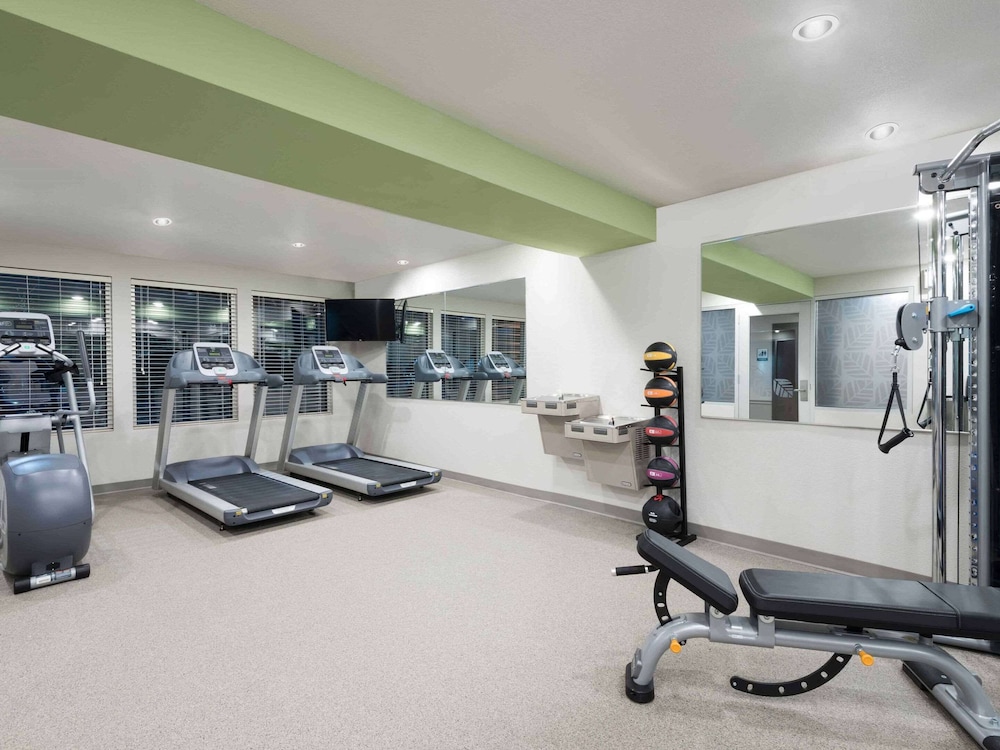 WoodSpring Suites Lackland near Sea World 26/34