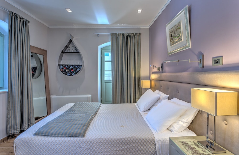 Fiscardonna Luxury Suites 8/50