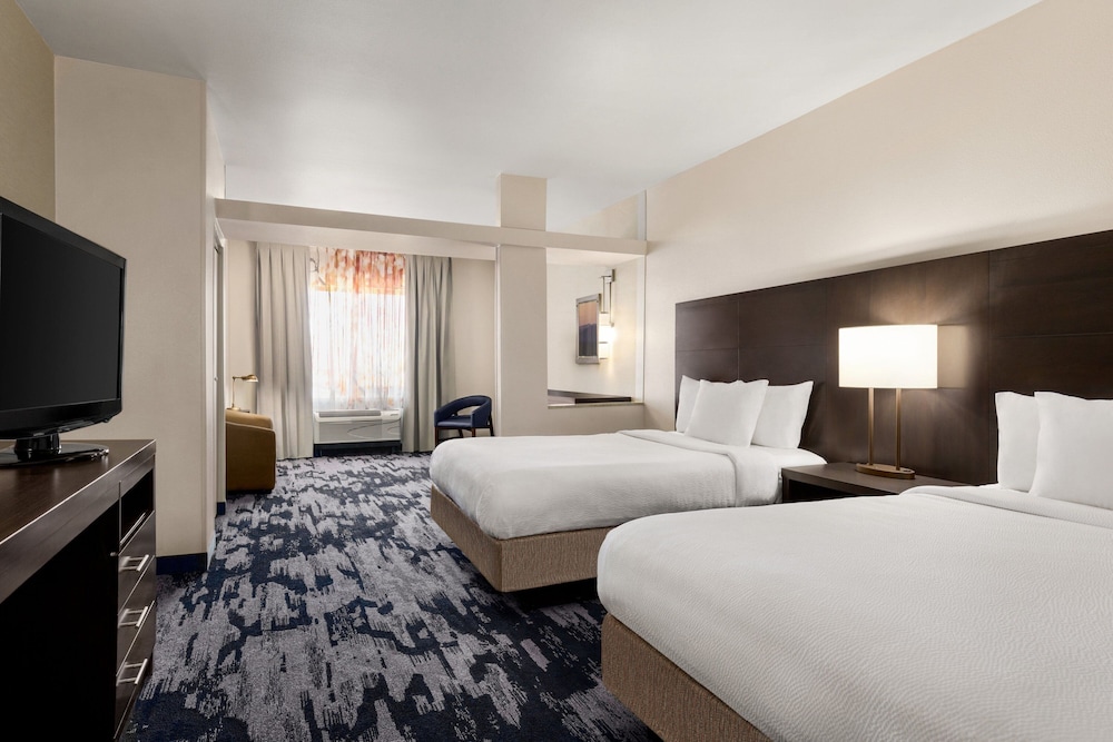 Suite, 2 Queen Beds, Sofa